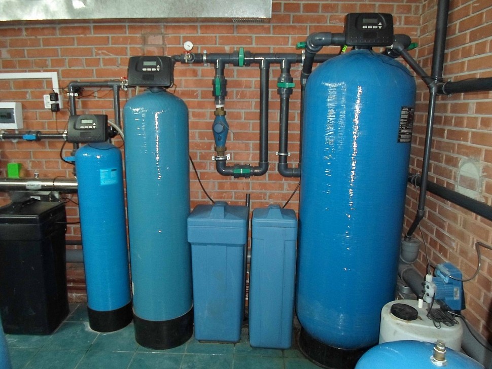 Водоподготовка для загородного. Аквафор обезжелезивание воды. Система фильтрации воды для скважины. Водоподготовка (система очистки воды) RAIFIL. Система фильтров для очистки воды из скважины.